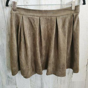 Honey Punch Women's Green Faux Suede Pleated Skirt
